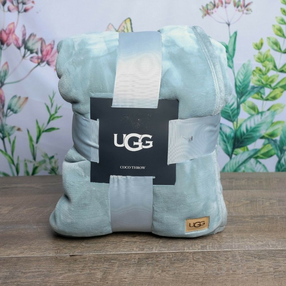 UGG Coco Luxe Heavyweight Throw Blanket in Succule